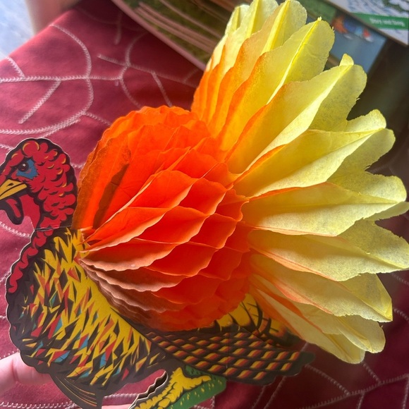 Vintage RARE Pilgrim couple fan out art tissue centerpiece with turkey, 1984 - Picture 8 of 14